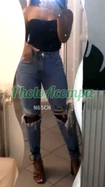 Kelly Almeida, mulher que faz videochamadas e sexting