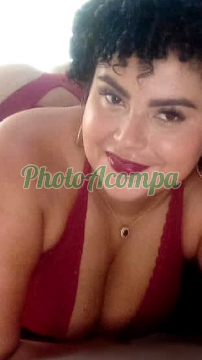 Vivi Dias, mulher que faz videochamadas e sexting