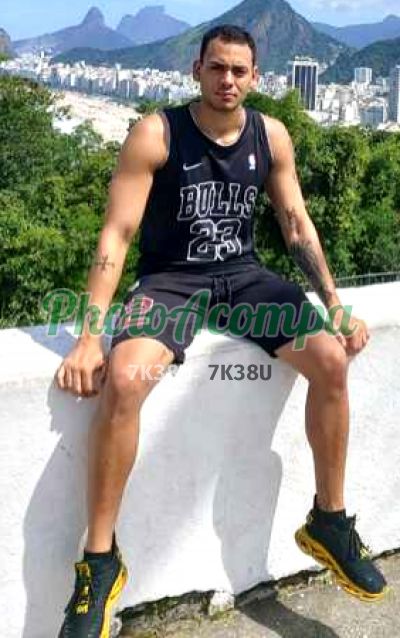 Paulo, garoto de programa em Copacabana (RJ)