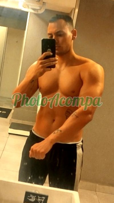Paulo, garoto de programa em Copacabana (RJ)