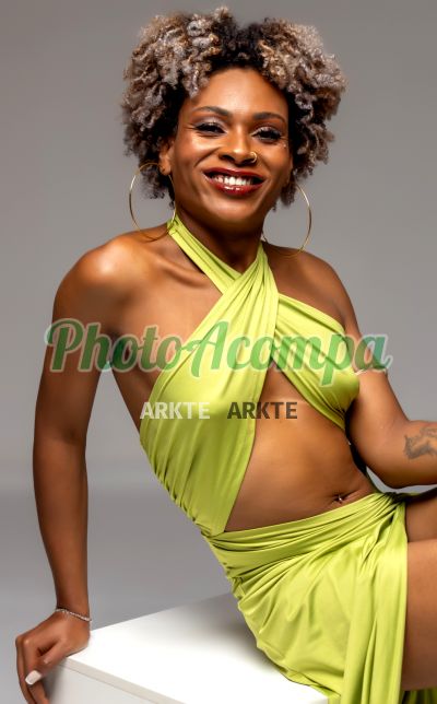 Gabriela Lago (11) 93069-5428, travesti que faz massagens eróticas no Brooklin (SP)