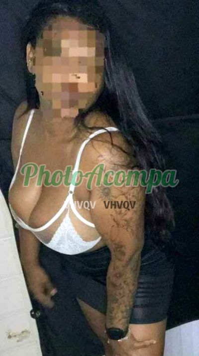 Perola Lima, mulher que faz videochamadas e sexting