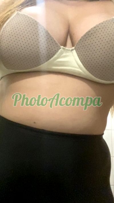 Lua, mulher que faz videochamadas e sexting