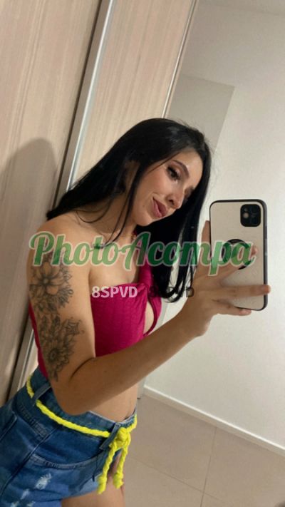 Júlia, mulher que faz videochamadas e sexting