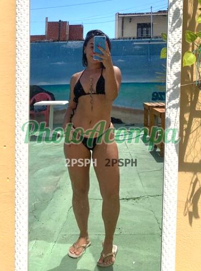 Petit Sophie, mulher que faz videochamadas e sexting