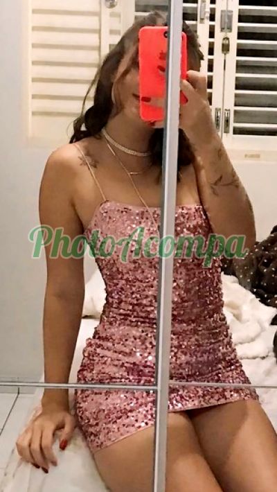 Lara, mulher que faz videochamadas e sexting