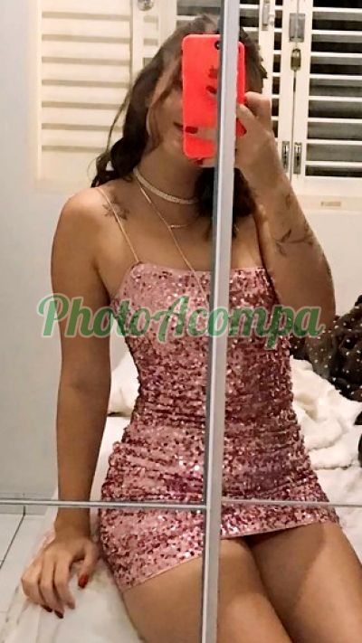 Lara, mulher que faz videochamadas e sexting