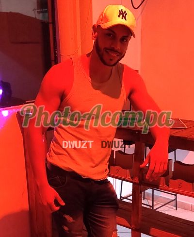 Hugo fezzar, garoto de programa em Santos