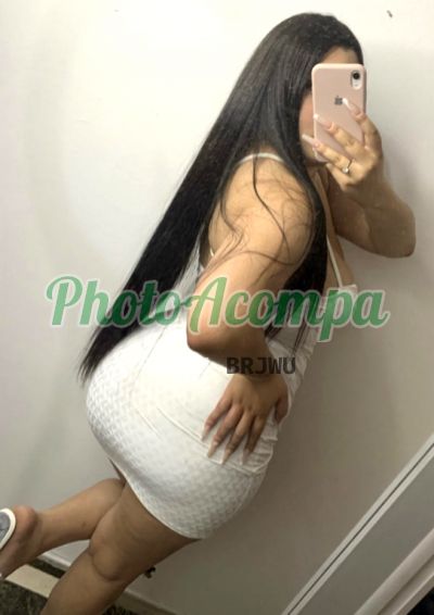 Luna, mulher que faz videochamadas e sexting