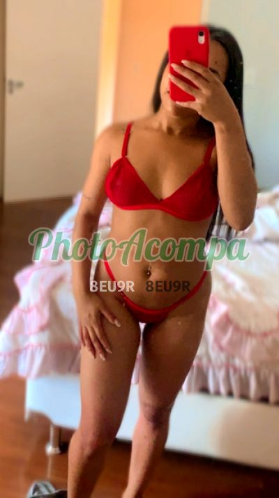 Juu, mulher que faz videochamadas e sexting