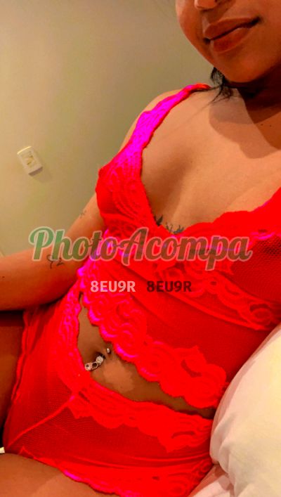 Juu, mulher que faz videochamadas e sexting
