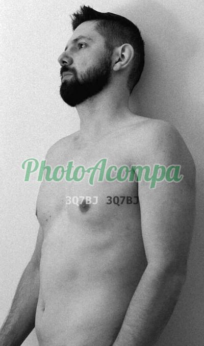 Rafael, homem que faz massagens eróticas em Curitiba