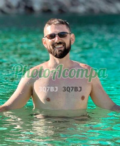 Rafael, homem que faz massagens eróticas em Curitiba