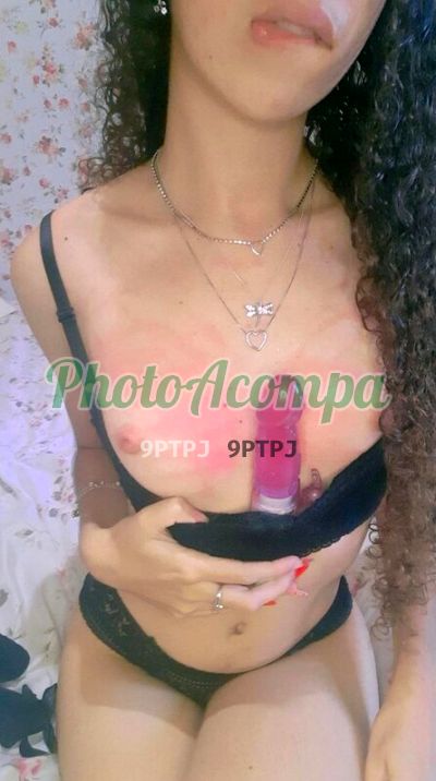 Acompanhante virtual, mulher que faz videochamadas e sexting