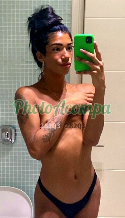 Sarah, transex no Recreio dos Bandeirantes (RJ)