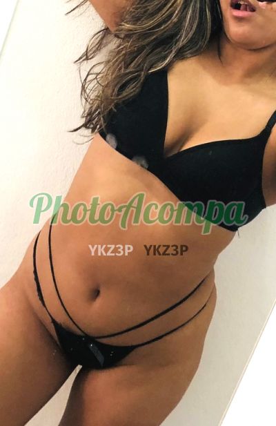 Julinha, mulher que faz videochamadas e sexting