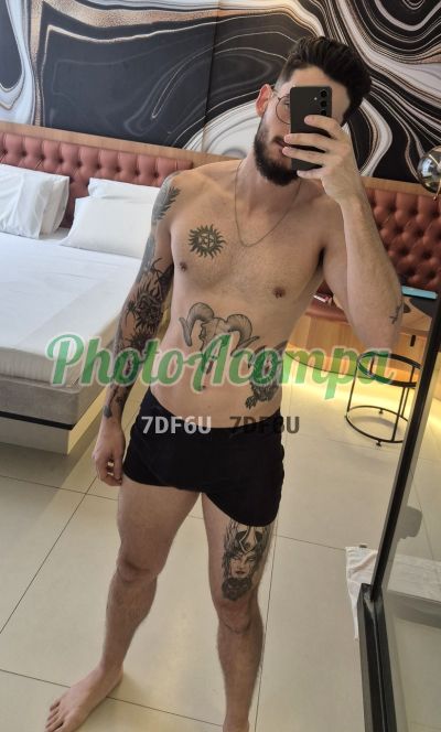 Leo, garoto de programa em São Paulo