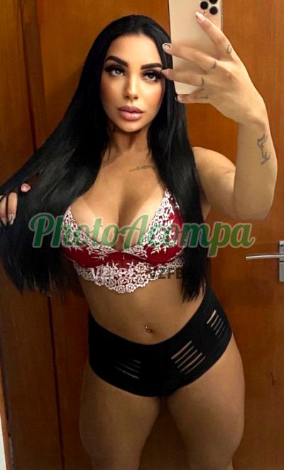 Anitta, garota de programa em São José dos Campos