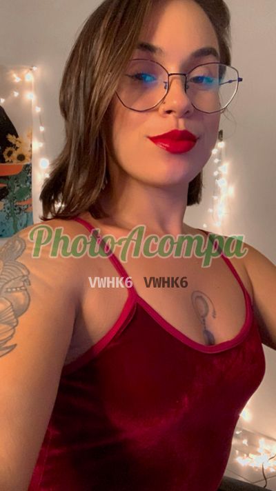 Petit Sophie, mulher que faz videochamadas e sexting