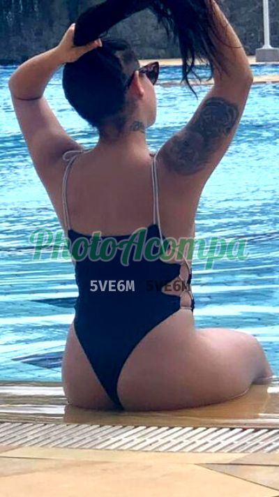Mavie Fernandes, mulher que faz videochamadas e sexting