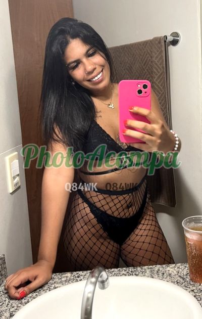 Morena, mulher que faz videochamadas e sexting