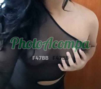 Lara, mulher que faz videochamadas e sexting