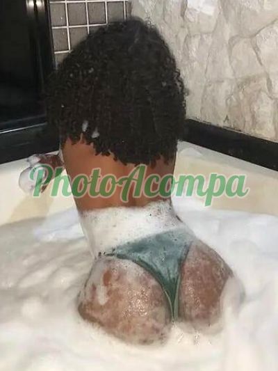 Júlia, escort em Duque de Caxias