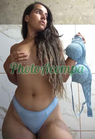 Gaby, mulher que faz videochamadas e sexting