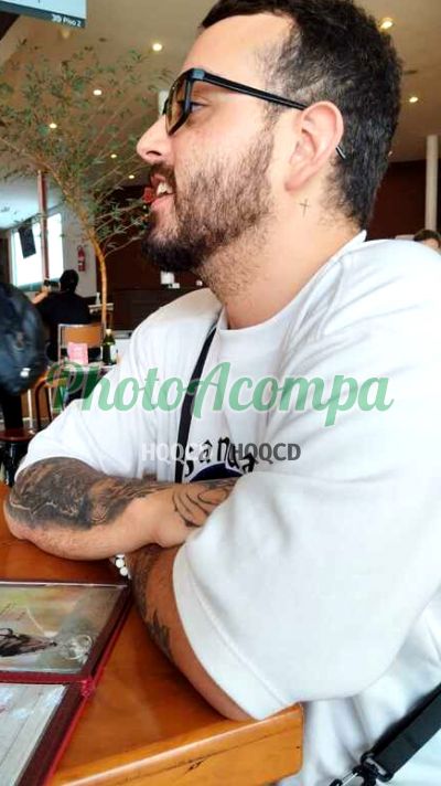 Luffy Saturnino, garoto de programa em Santos