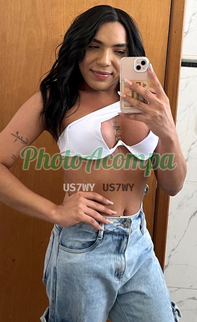 Larissa Vitória, trans na Av. Beira Mar (Fortaleza)