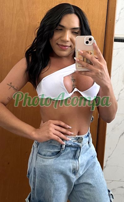 Larissa Vitória, trans na Av. Beira Mar (Fortaleza)