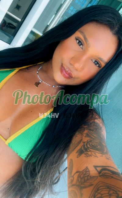 Sarah Cash, mulher que faz videochamadas e sexting