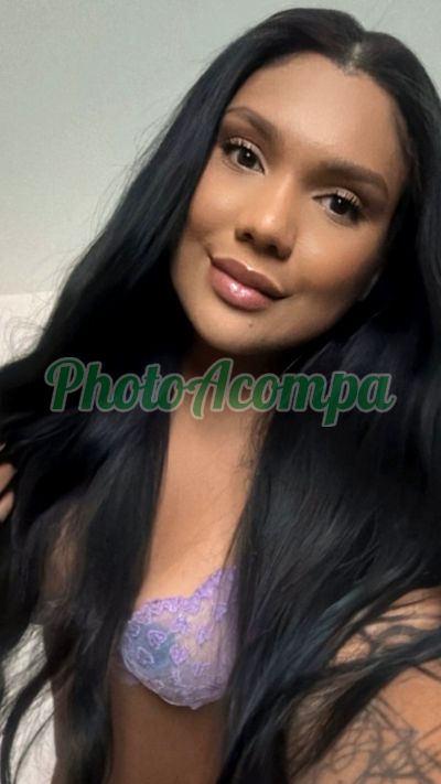 Sarah Cash, mulher que faz videochamadas e sexting