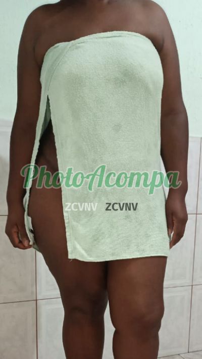 Mah Bombom, mulher que faz videochamadas e sexting