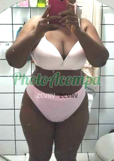 Mah Bombom, mulher que faz videochamadas e sexting