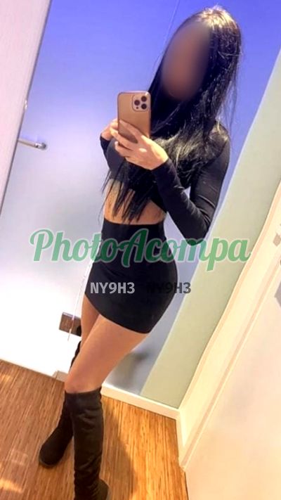 Lívia, escort em Embaúba