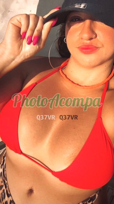 Anitta, massagista no Centro (RJ)