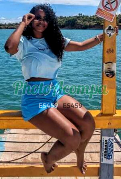 Fe, mulher que faz massagens eróticas em Copacabana (RJ)