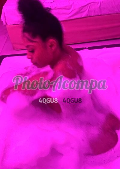 Aninha, mulher que faz videochamadas e sexting