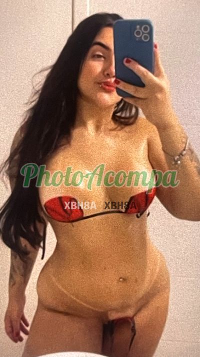 Brenda Hot, mulher que faz videochamadas e sexting