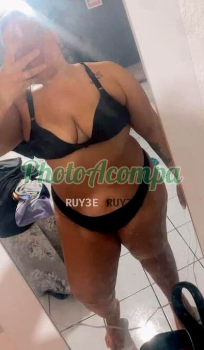 Tuanny, mulher que faz videochamadas e sexting