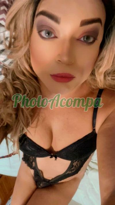 Lorena (21) 97604-9938, Travesti que faz massagens eróticas em Copacabana (RJ)