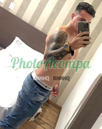 Robert Silva, garoto de programa no Centro (RJ)