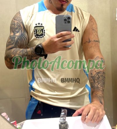 Robert Silva, garoto de programa no Centro (RJ)