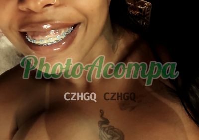 Julinha, mulher que faz videochamadas e sexting