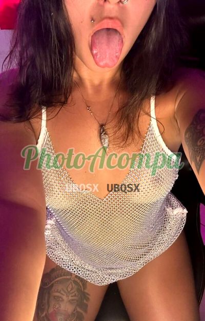 Sayuri, mulher que faz videochamadas e sexting