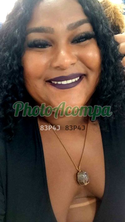 Morena, travesti em Bonsucesso (RJ)