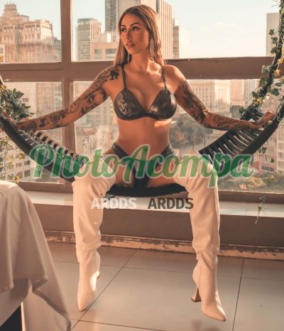 Aline Veiga, mulher que faz videochamadas e sexting