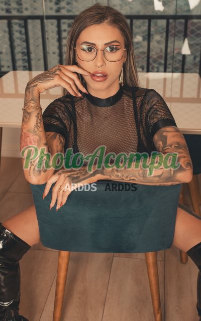 Aline Veiga, mulher que faz videochamadas e sexting