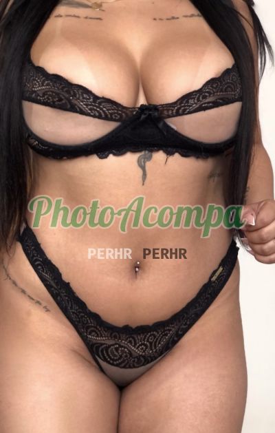 Mel, mulher que faz videochamadas e sexting